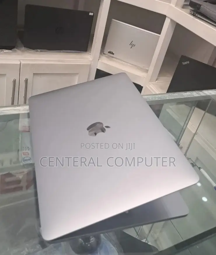 New Laptop Apple MacBook Pro 2020 M1 8GB Apple M1 SSD 256GB