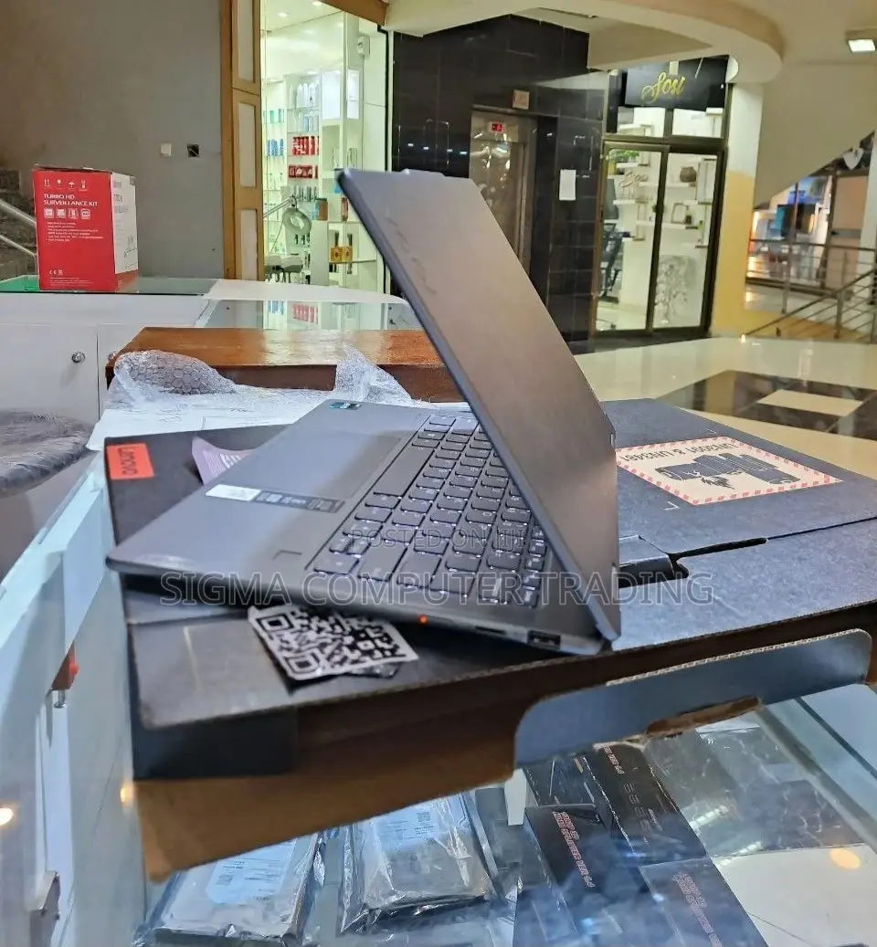 New Laptop Lenovo ThinkPad Yoga 16GB Intel Core I5 SSD 512GB