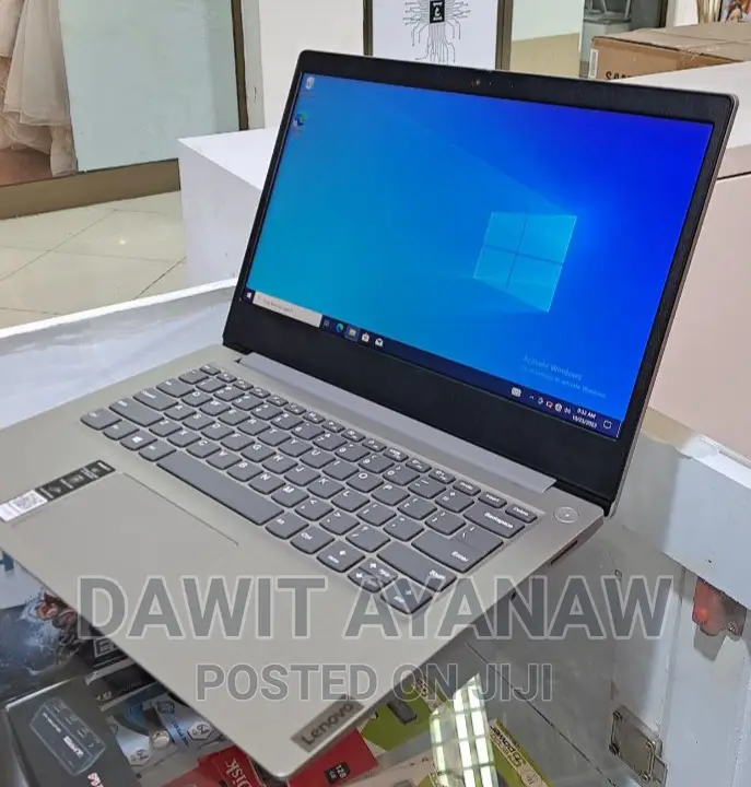 New Laptop Lenovo 8GB AMD Ryzen 5 SSD 128GB