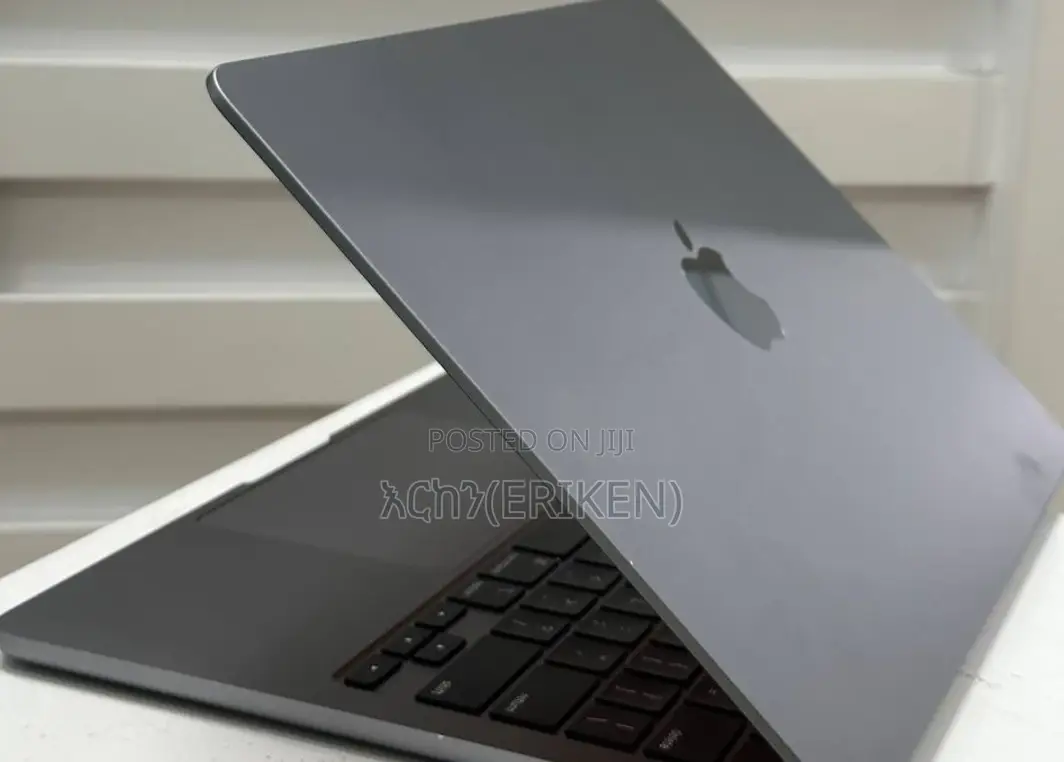 New Laptop Apple MacBook Air 2022 M2 16GB Apple M2 SSD 1T