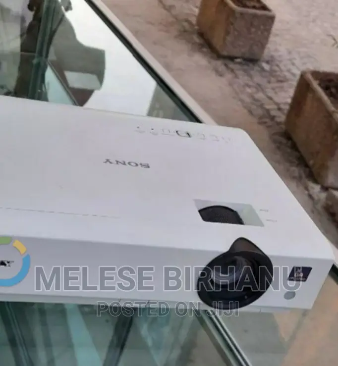 New Sony Dx 102 Projector