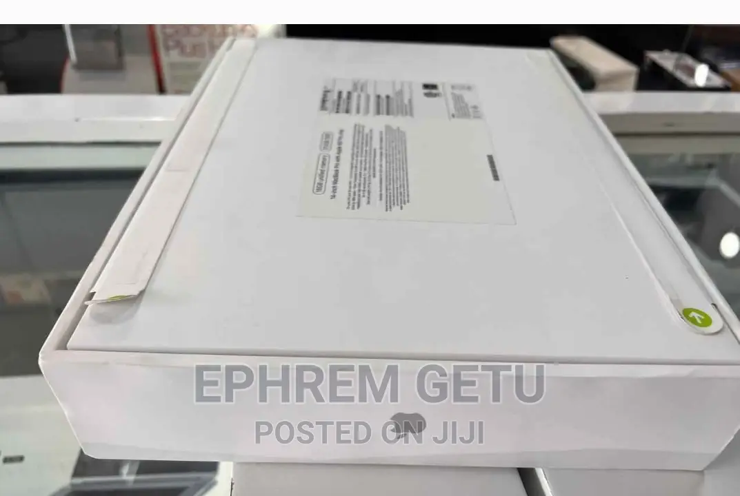 New Laptop Apple MacBook Pro 16GB Apple M2 Ultra SSD 512GB