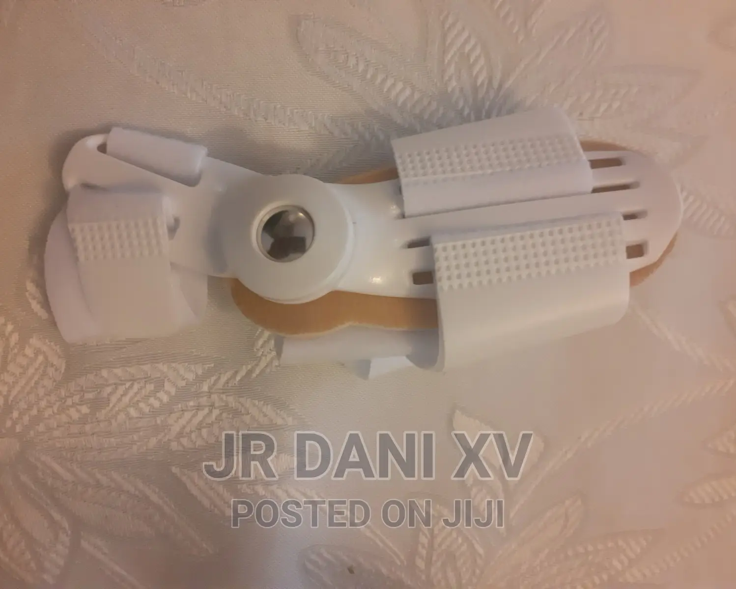 አዉራ ጣት ማስተካከያ