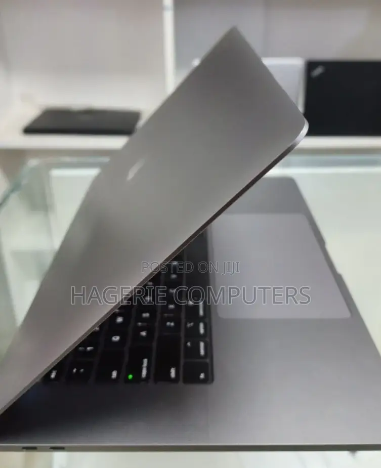 New Laptop Apple MacBook Pro 2017 16GB Intel Core I7 SSD 512GB