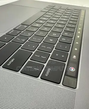 New Laptop Apple MacBook Pro 2017 16GB Intel Core I7 SSD 512GB