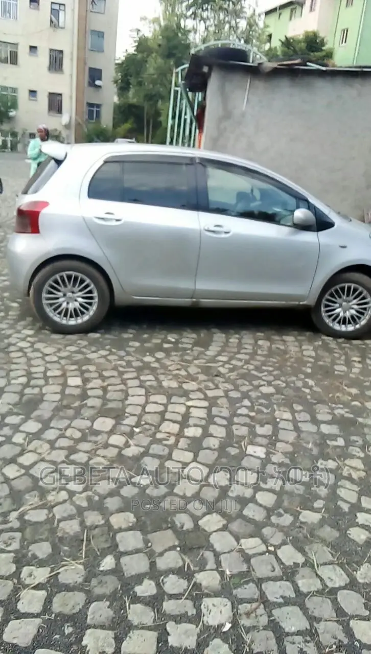 Toyota Yaris 1.3 2006 Gray