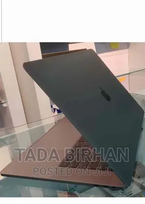 New Laptop Apple MacBook Pro 2017 16GB Intel Core I7 SSD 512GB