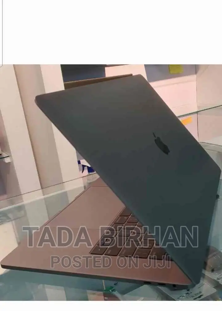 New Laptop Apple MacBook Pro 2017 16GB Intel Core I7 SSD 512GB