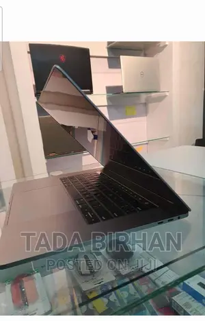 Photo - New Laptop Apple MacBook Pro 2017 16GB Intel Core I7 SSD 512GB