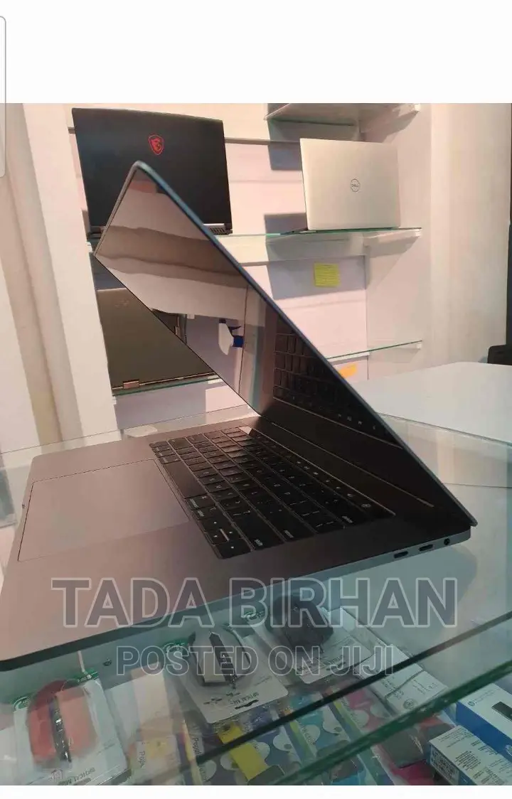 New Laptop Apple MacBook Pro 2017 16GB Intel Core I7 SSD 512GB