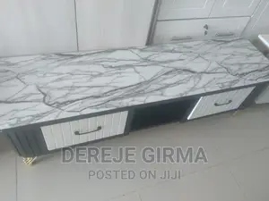 ላምኔት የቲቪ ማስቀመጫ