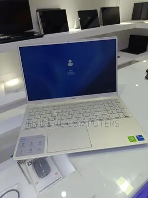 New Laptop Dell Inspiron 15 5000 16GB Intel Core I7 SSD 512GB