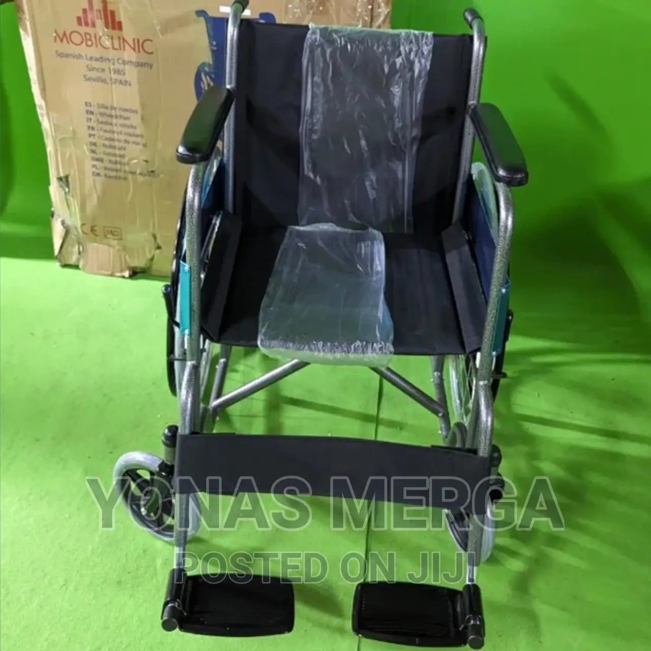 150kg 2.5 Feet Manual Wheel Chair, Seat Width: 24inch