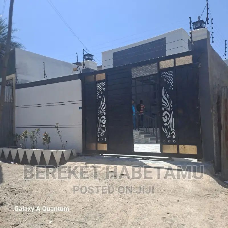 5bdrm Villa in ጋርመንት ሃና ማሪያም, Nifas Silk-Lafto for sale