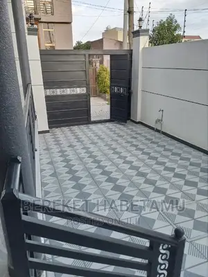 5bdrm Villa in ጋርመንት ሃና ማሪያም, Nifas Silk-Lafto for sale