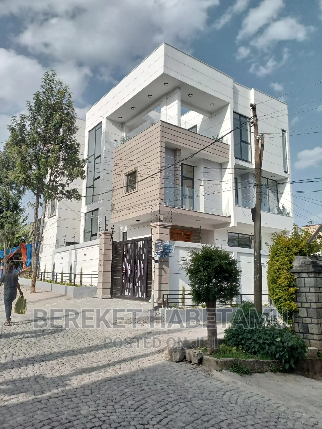 Furnished 5bdrm House in ለቡ ላፍቶ, Nifas Silk-Lafto for sale