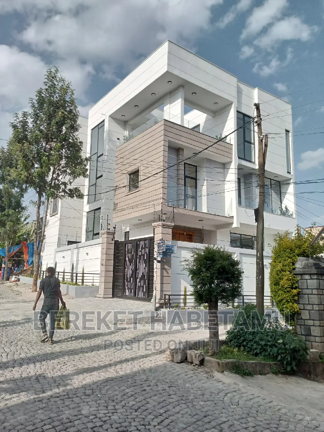 Furnished 5bdrm House in ለቡ ላፍቶ, Nifas Silk-Lafto for sale