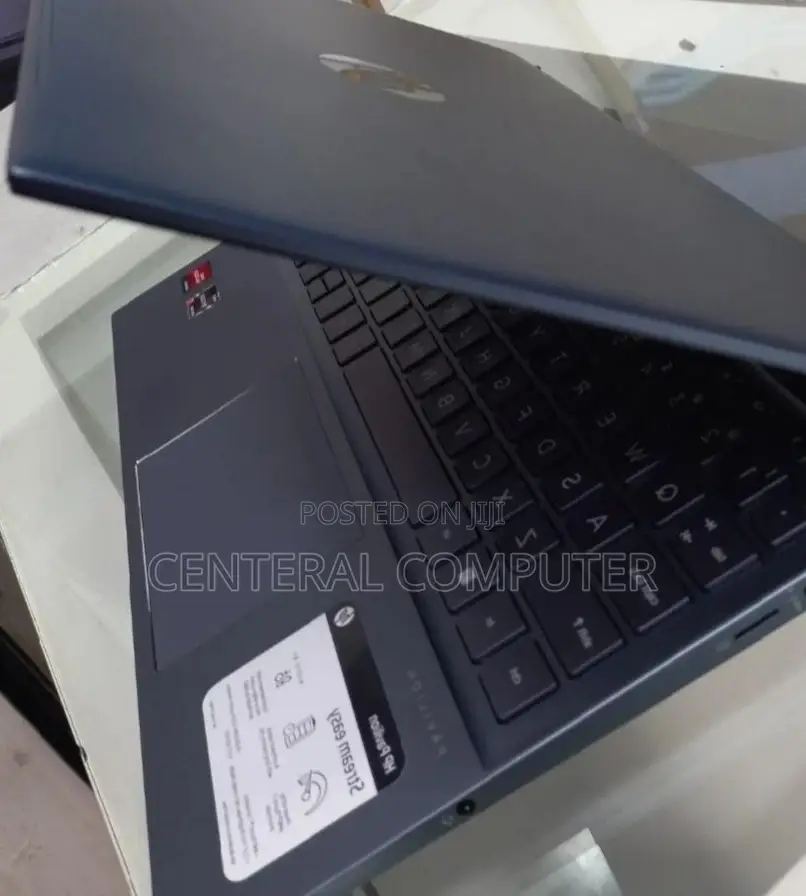 New Laptop HP Pavilion 13 8GB AMD Ryzen 5 SSD 512GB