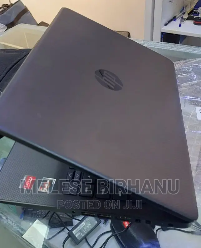 New Laptop HP 8GB AMD Ryzen 3 SSD 512GB