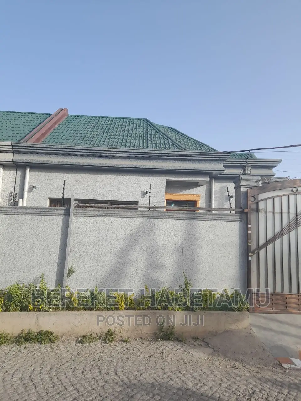 Furnished 4bdrm Villa in ላፍቶ, Nifas Silk-Lafto for sale