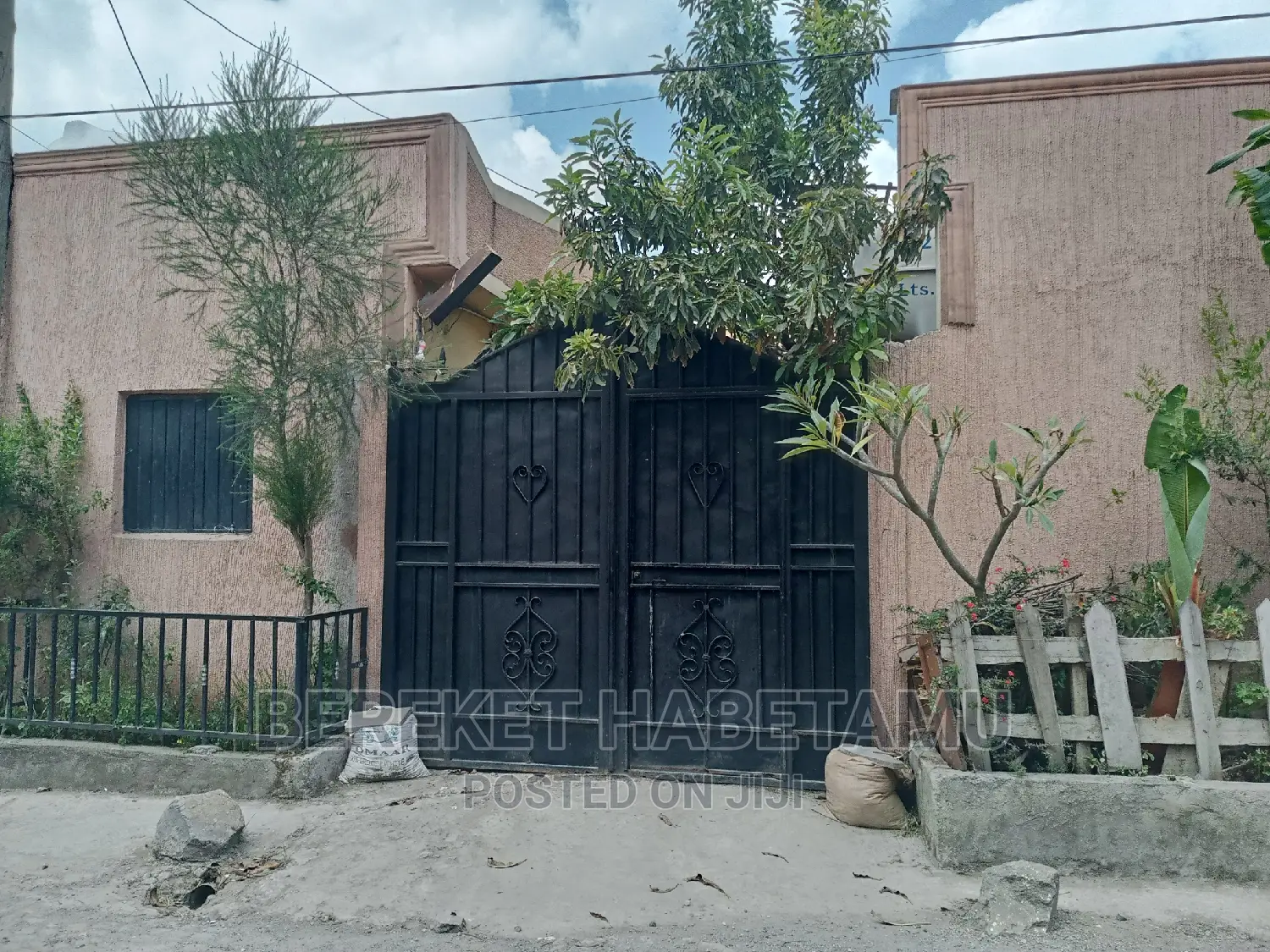 Furnished 6bdrm House in ላፍቶ, Nifas Silk-Lafto for sale