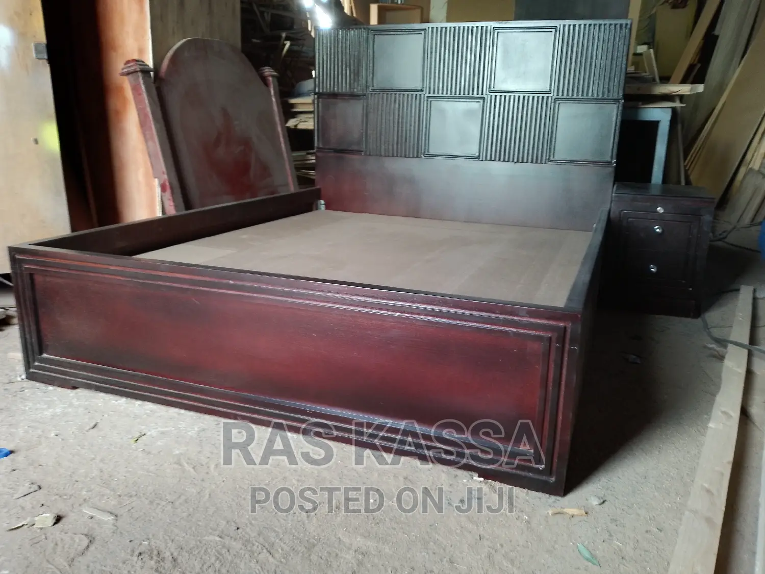 1,50 አልጋ ከነ ኮመዲናው