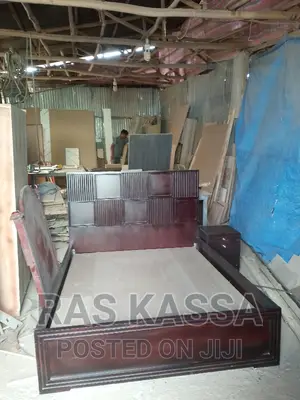 1,50 አልጋ ከነ ኮመዲናው