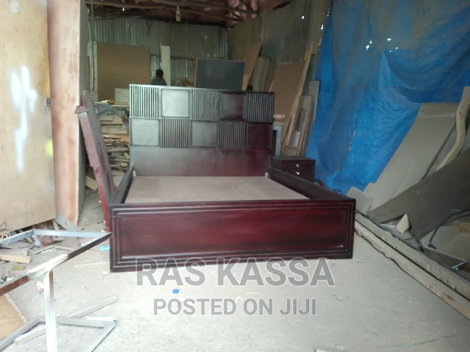 1,50 አልጋ ከነ ኮመዲናው