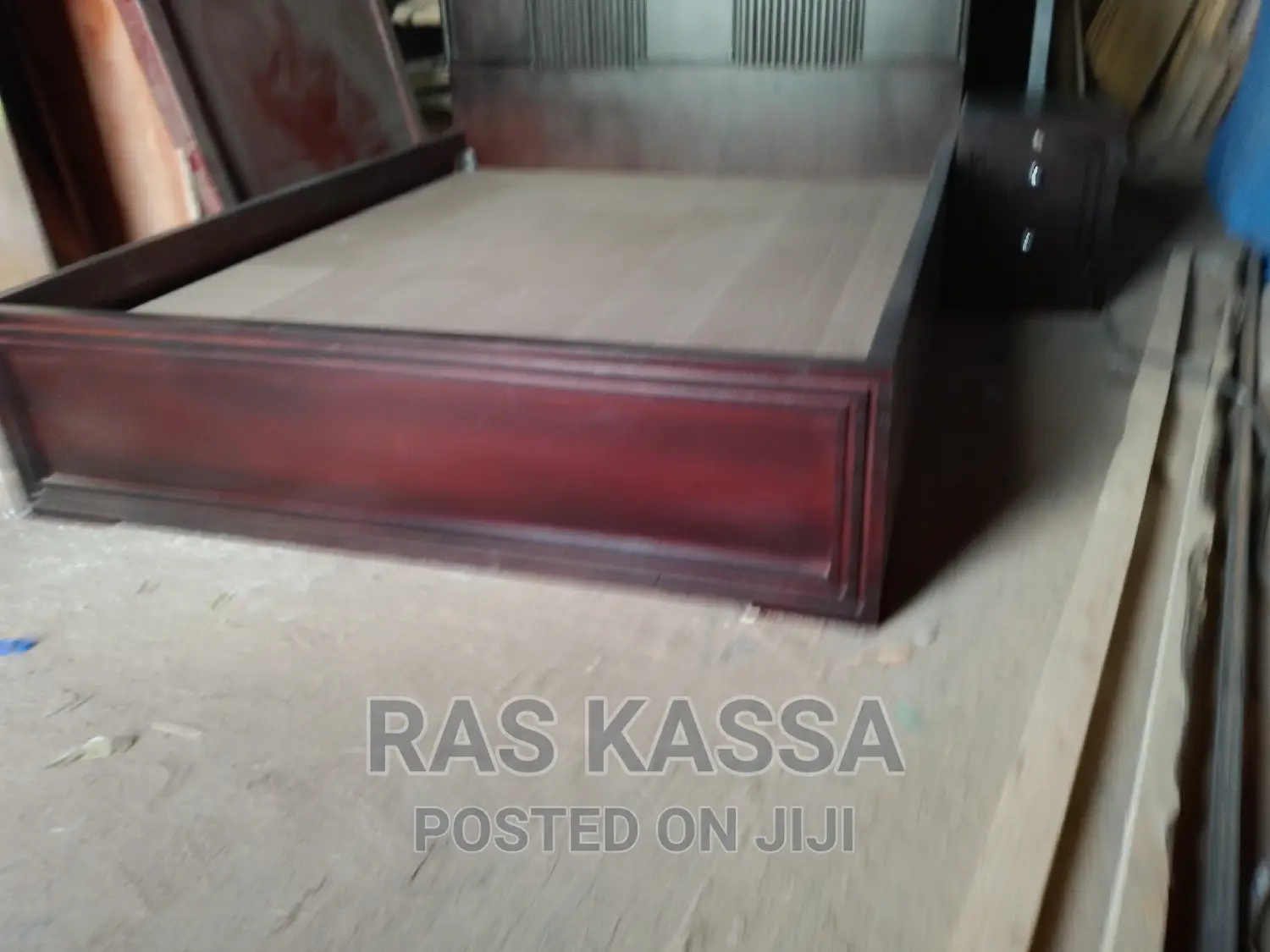 1,50 አልጋ ከነ ኮመዲናው