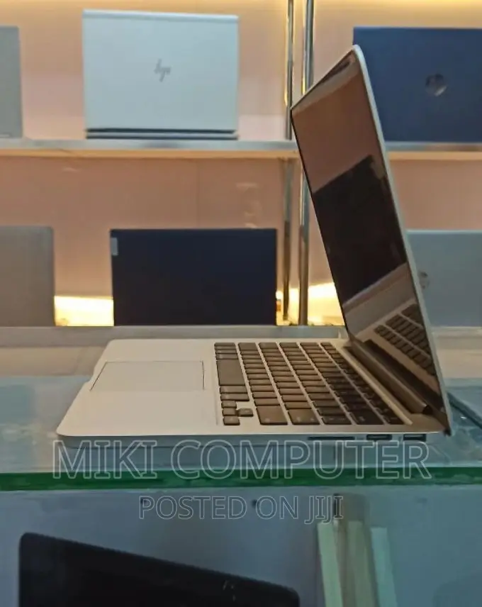 New Laptop Apple MacBook Air 2015 8GB Intel SSD 128GB