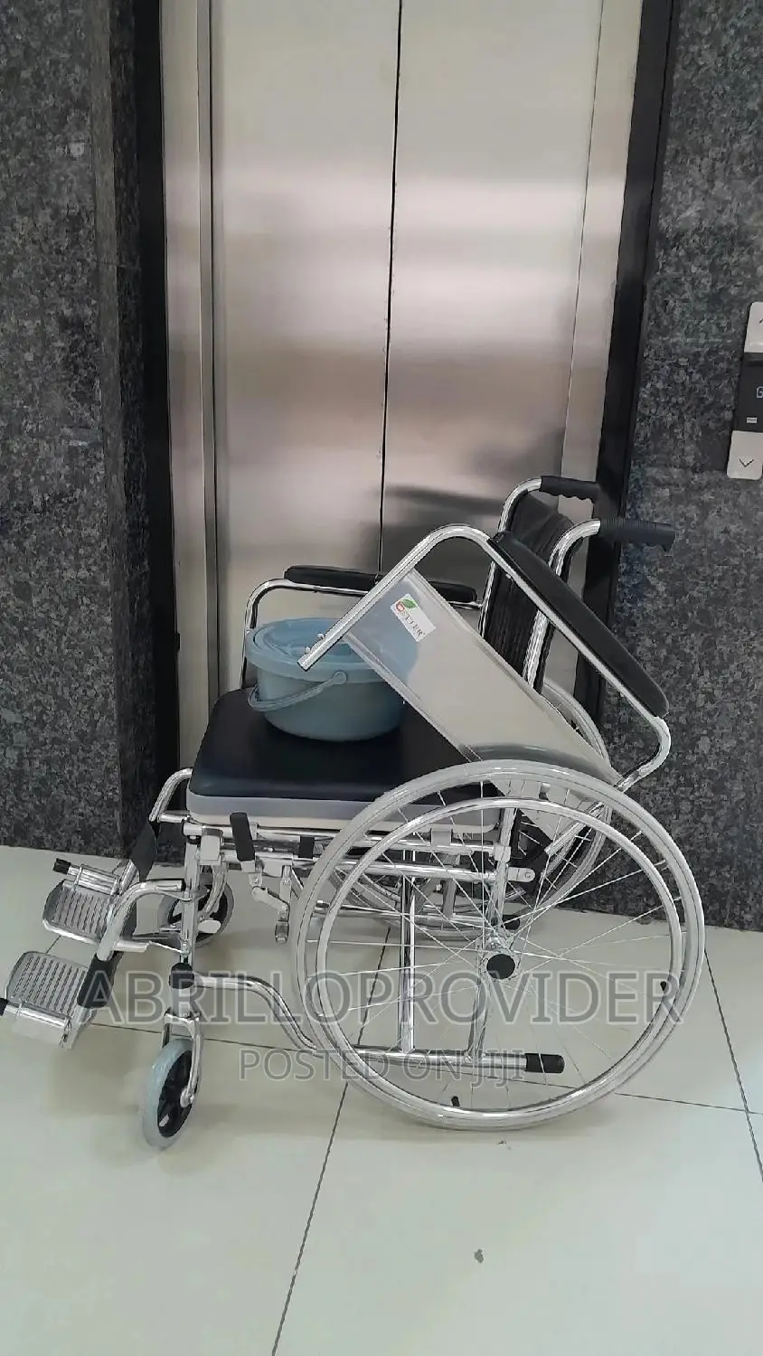 Folding/Flexible/Toilet/Commodo Wheelchair/Wheelchair/Wheelc