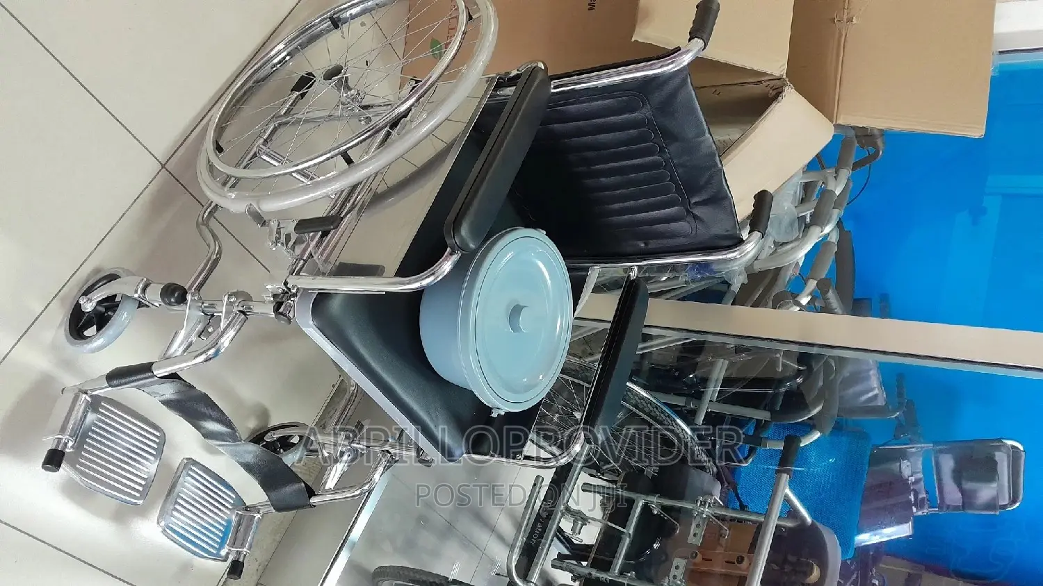 Commode Wheelchair/Wheelchair/Wheelchair/Packed Wheelchair