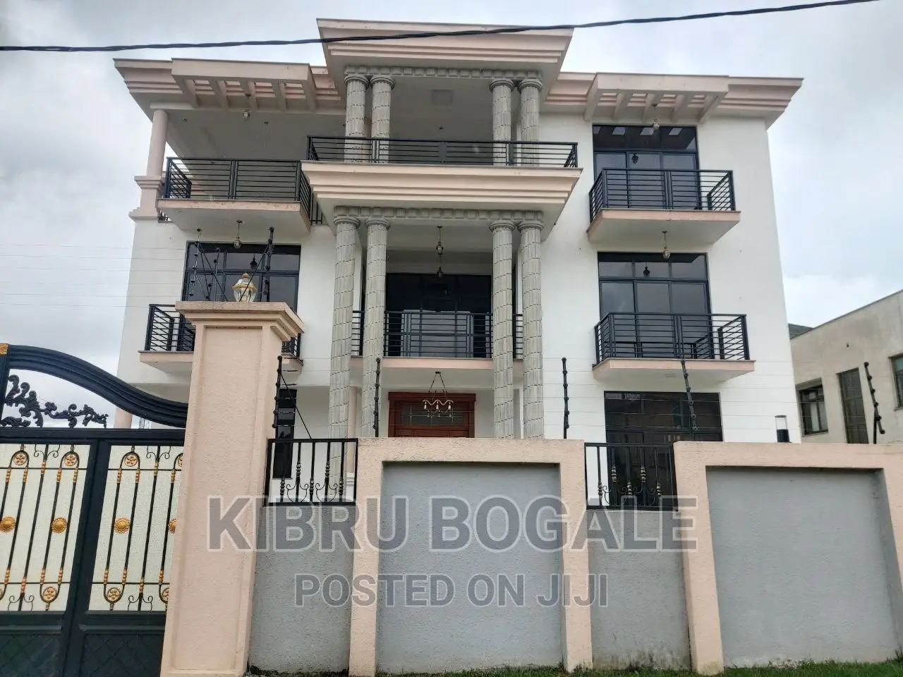 8bdrm House in Ayat, Bole for sale