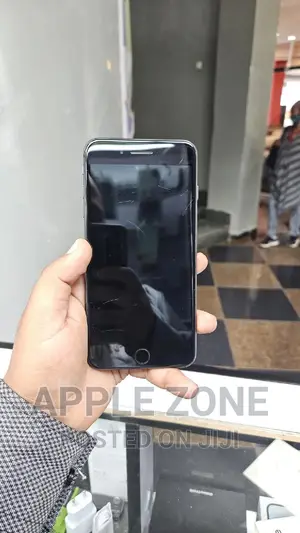 Photo - Apple iPhone 8 Plus 64 GB Black