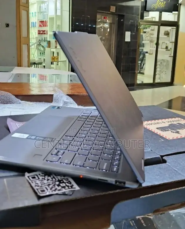 New Laptop Lenovo Yoga 700 16GB Intel Core I7 SSD 512GB