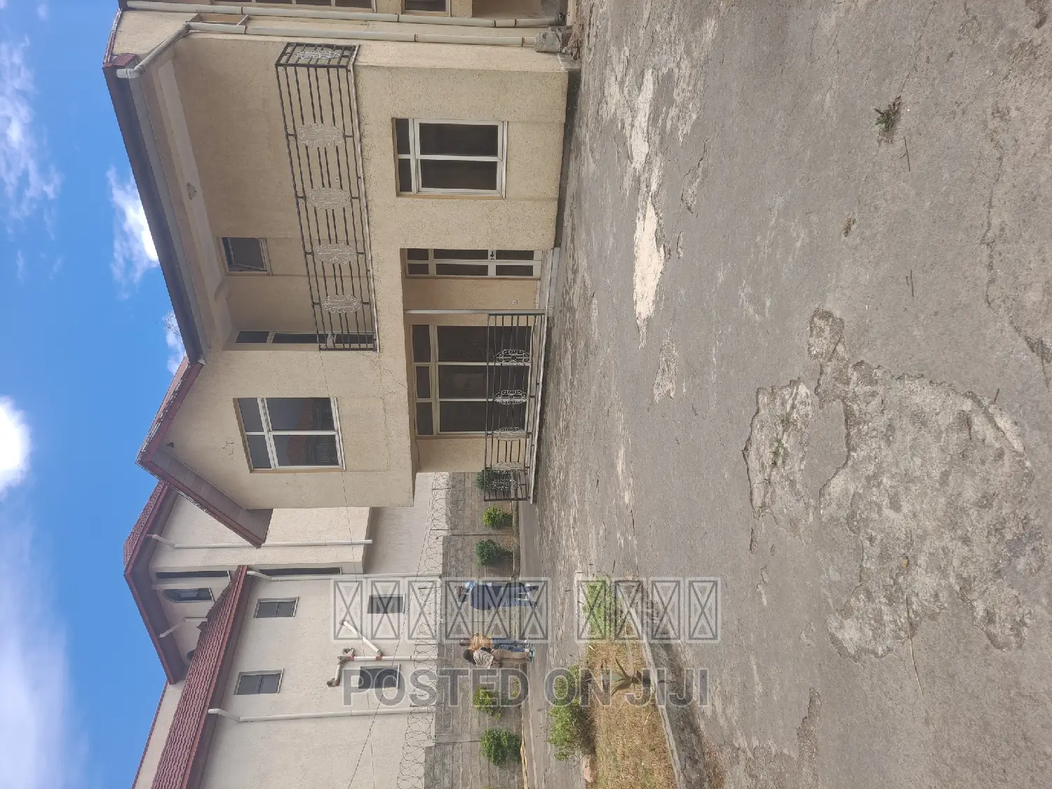 Furnished 5bdrm Block of Flats in አያት ዞን 5, Bole for sale