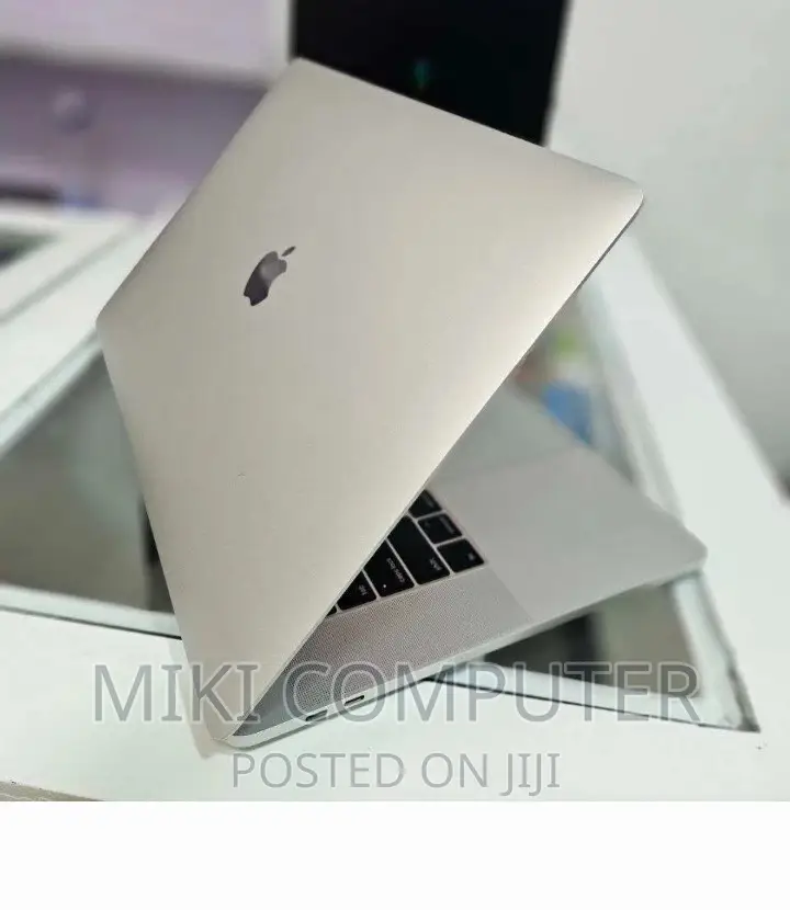 New Laptop Apple MacBook Pro 2017 16GB Intel Core I7 SSD 512GB