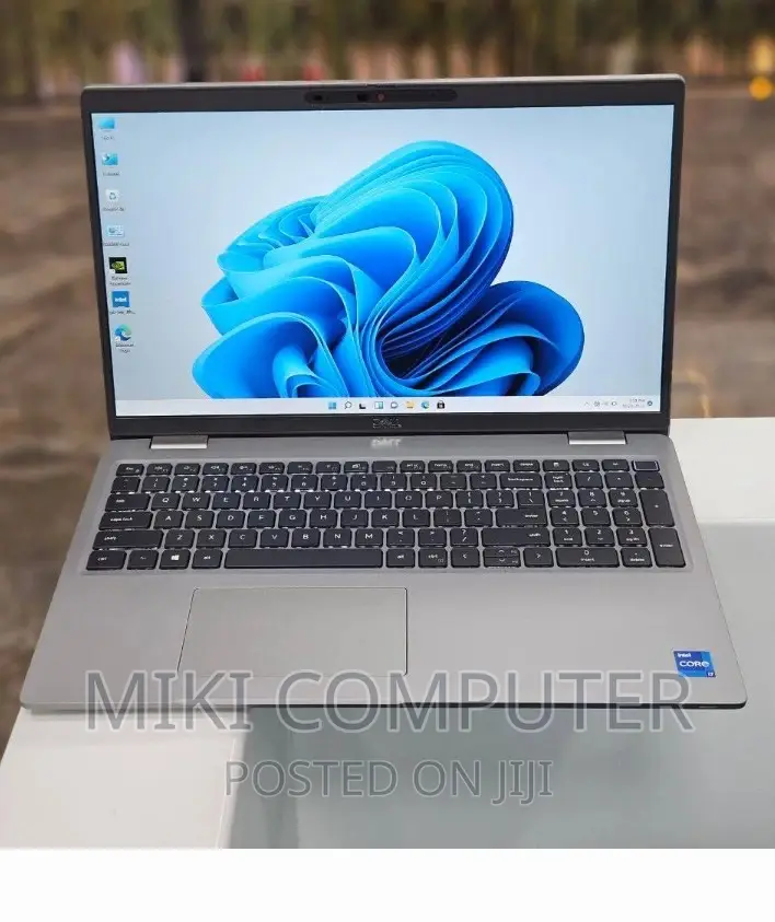 New Laptop Dell Precision 5520 16GB Intel Core I7 SSD 512GB