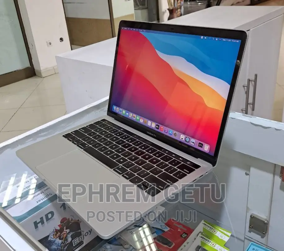 New Laptop Apple MacBook Pro 2019 8GB Intel Core I5 SSD 512GB