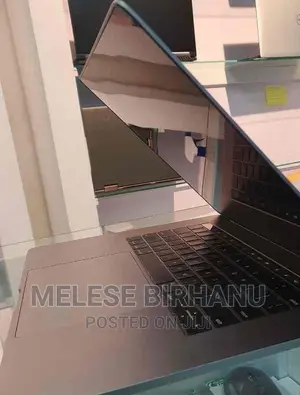 Photo - New Laptop Apple MacBook Pro 2018 16GB Intel Core I7 SSD 512GB