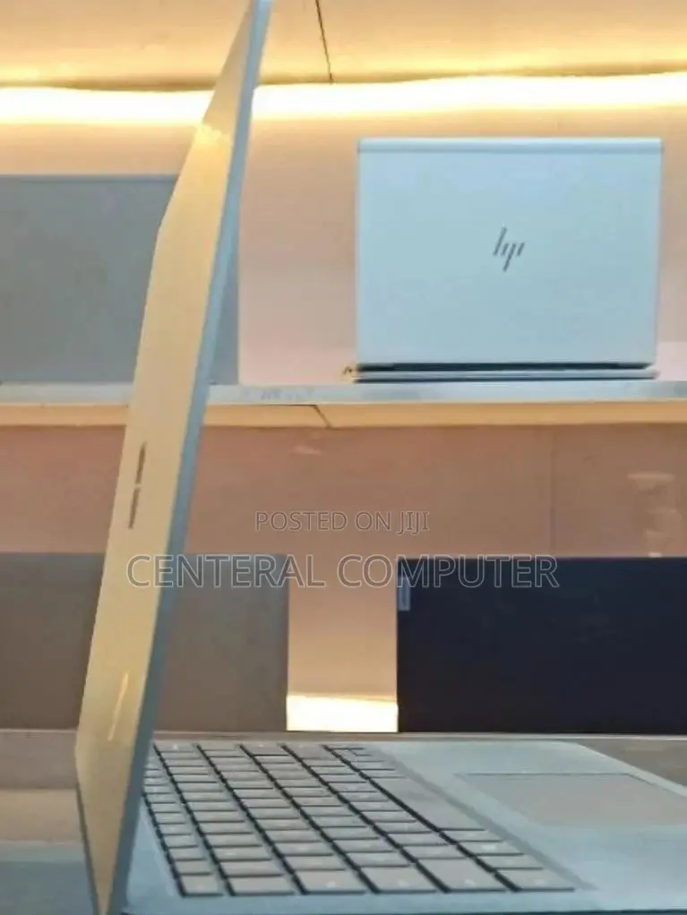 New Laptop Microsoft Surface Laptop 2 8GB Intel Core i7 SSD 512GB