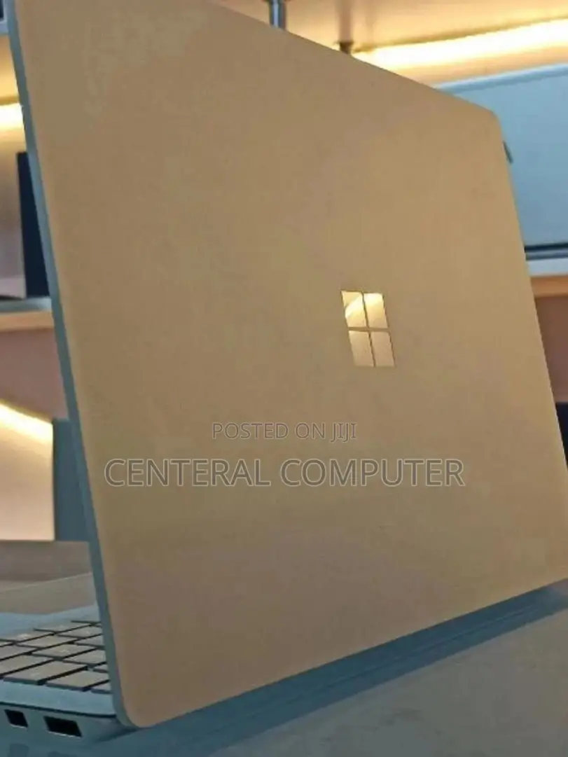 New Laptop Microsoft Surface Laptop 2 8GB Intel Core i7 SSD 512GB
