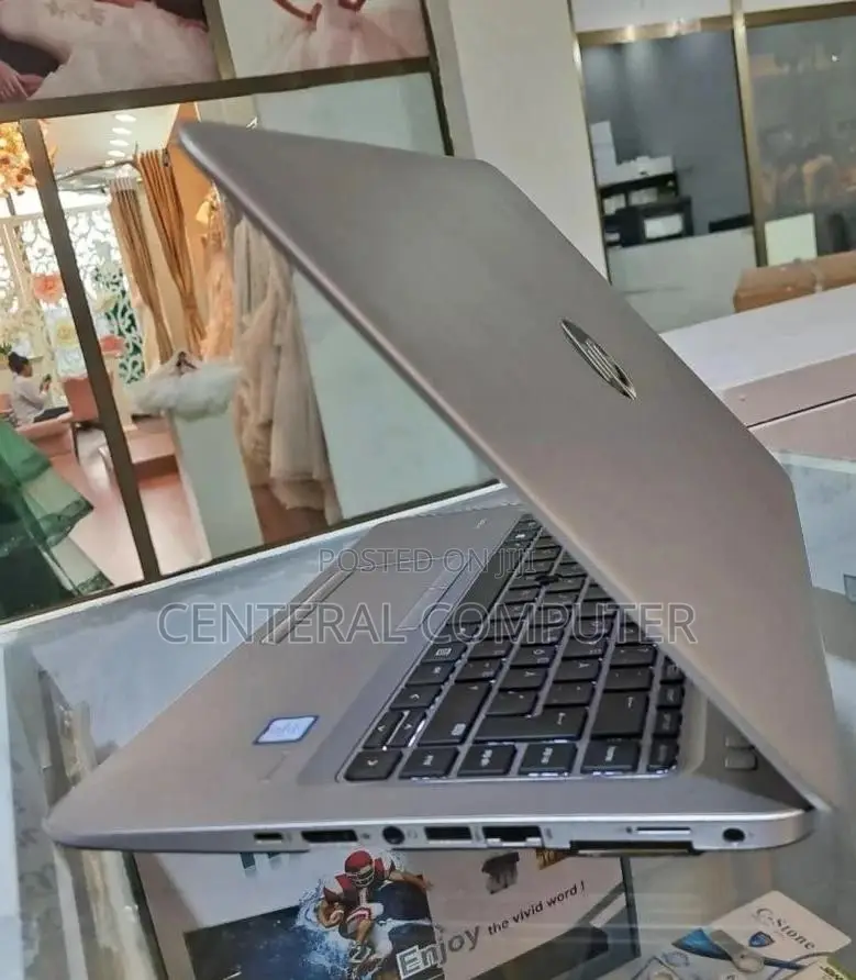 New Laptop Apple MacBook 2018 4GB Intel Core i7 SSD 512GB