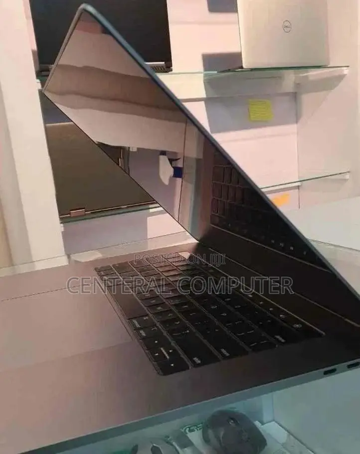 New Laptop Apple MacBook 2018 4GB Intel Core i7 SSD 512GB