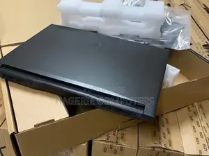 New Laptop MSI Creator 17 B11ue-224 16GB Intel Core I7 SSD 1T