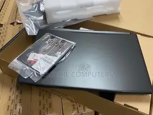 New Laptop MSI Creator 17 B11ue-224 16GB Intel Core I7 SSD 1T