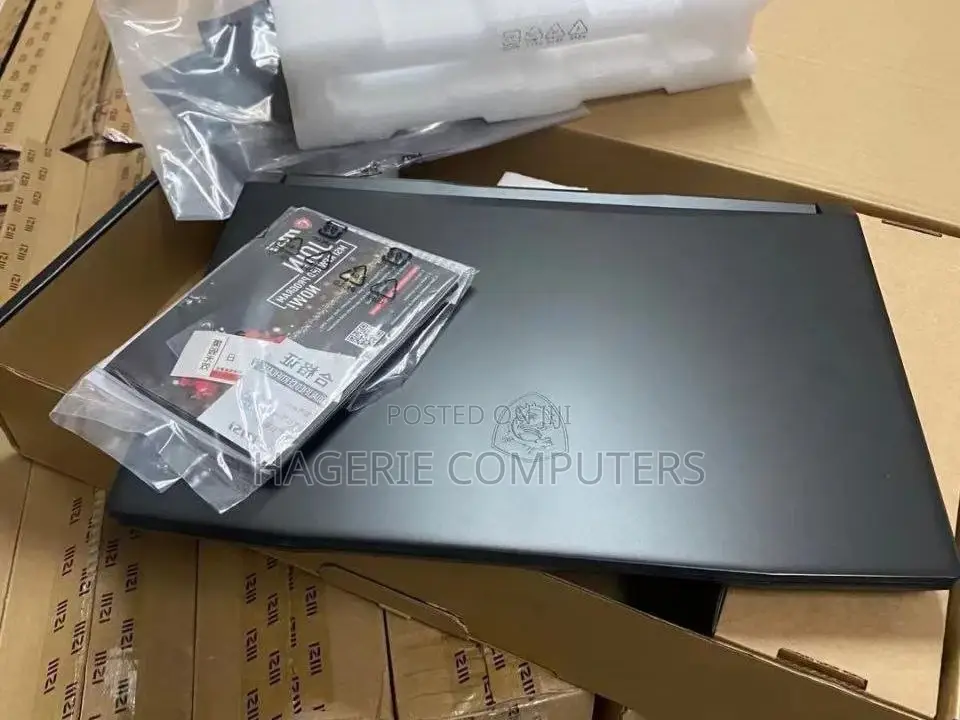 New Laptop MSI Creator 17 B11ue-224 16GB Intel Core I7 SSD 1T