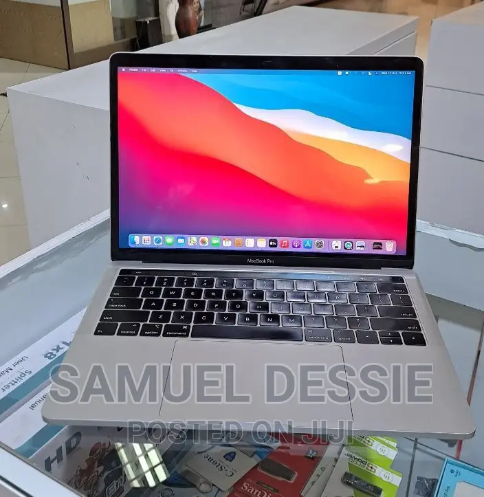 New Laptop Apple MacBook Pro 2019 8GB Intel Core I5 SSD 512GB