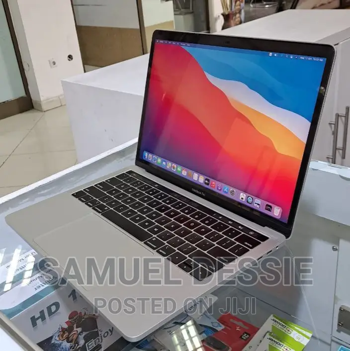 New Laptop Apple MacBook Pro 2019 8GB Intel Core I5 SSD 512GB