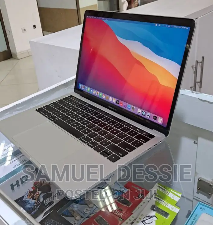 New Laptop Apple MacBook Pro 2019 8GB Intel Core I5 SSD 512GB
